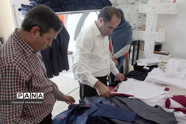 بازدید کارشناسان سازمان دانش آموزی و اتحادیه خیاطان از تولیدی‌های همسان سازی پوشاک مدارس ارومیه