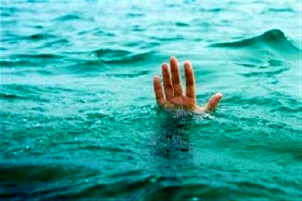 نجات زن جوان از غرق شدن در دریاچه ارومیه