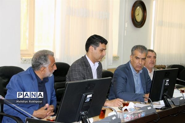 چهارمین نشست کارگروه ساماندهی ونظارت بر لباس فرم مدارس