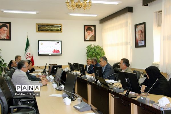 چهارمین نشست کارگروه ساماندهی ونظارت بر لباس فرم مدارس