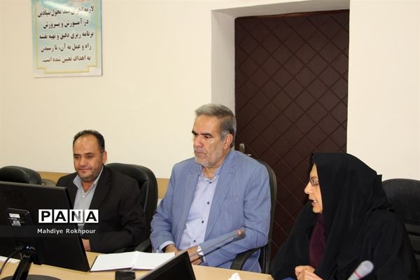 چهارمین نشست کارگروه ساماندهی ونظارت بر لباس فرم مدارس