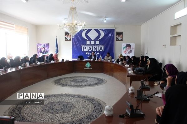 دوره آموزشی خبرنگاری، عکاسی و فن بیان  ویژه مسئولان انجمن اسلامی دانش‌آموزان دختر ارومیه