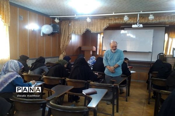 برگزاری کارگاه آموزش خوشویسی آموزش و پرورش ناحیه یک ری