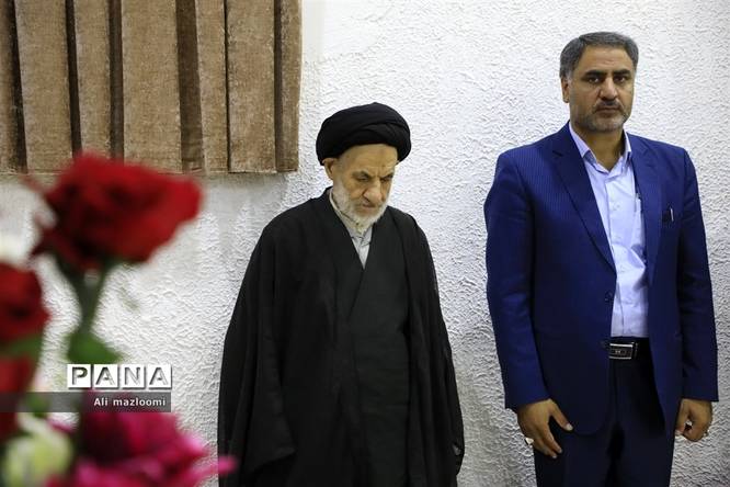 دیدار مدیرکل و جمعی از کارکنان سازمان فنی و حرفهای خراسان جنوبی با حجت الاسلام و المسلمین حاج آقای عبادی