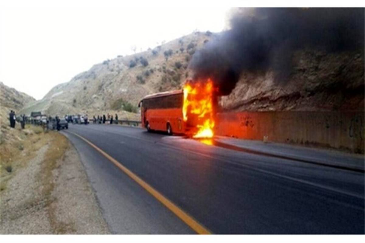 اتوبوس حامل ۴۰ دانشجوی دختر در تفت آتش گرفت