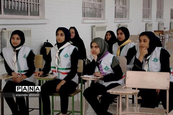 کلاس‌های آموزشی پیشتازان دختر اعزامی به نهمین دوره  اردوی ملی