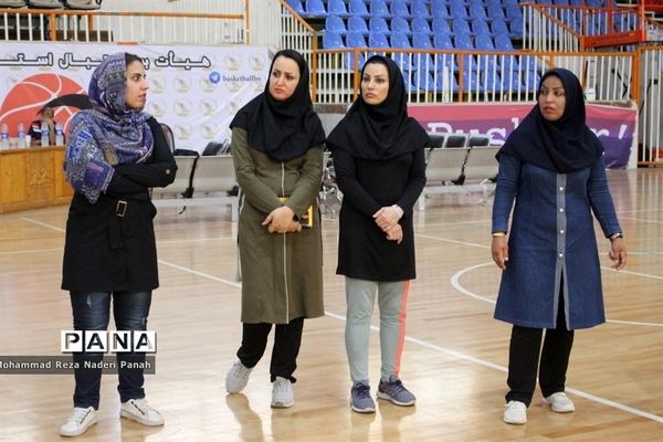 کلاس تخصصی داوری بانوان بازی‌های بومی محلی استان بوشهر