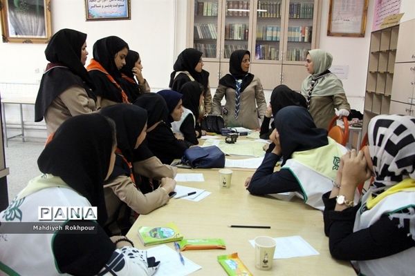 کلاس‌های آموزشی پیشتازان دختر اعزامی به نهمین دوره اردوی ملی