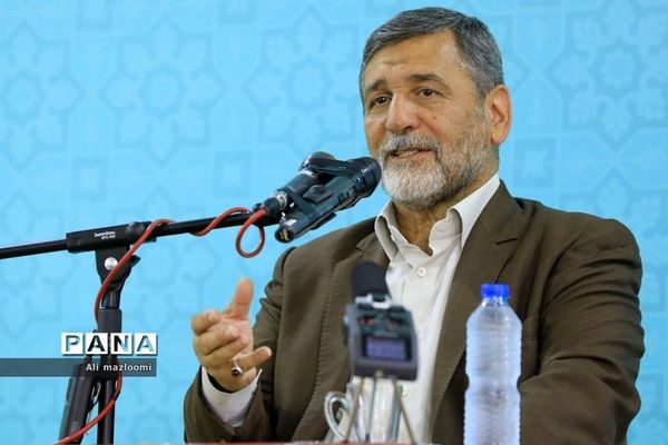 نشست تبیین مسائل جاری انقلاب اسلامی با سخنرانی صفار هرندی