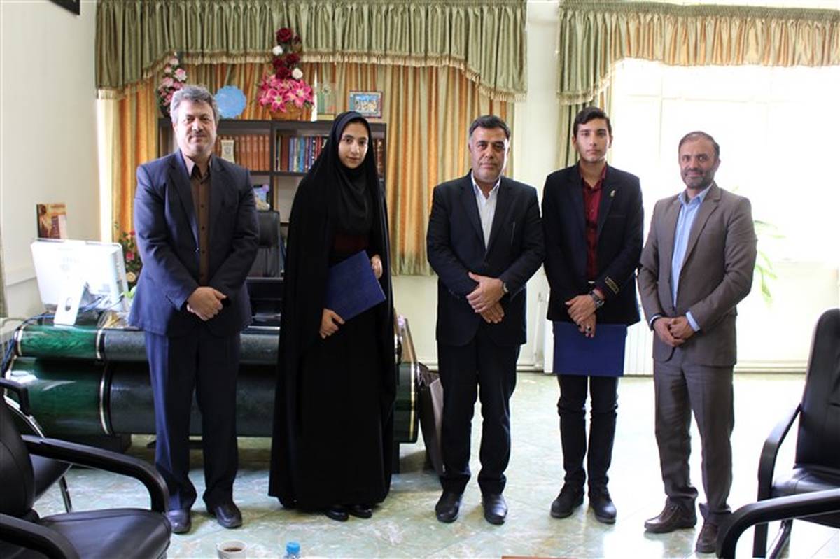 اهدای حکم مشاور مدیرکل آموزش و پرورش برای 2 نماینده مجلس دانش آموزی در استان سمنان