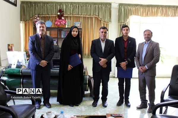 اهدای حکم مشاور مدیرکل آموزش و پرورش برای 2 نماینده مجلس دانش‌آموزی در استان سمنان