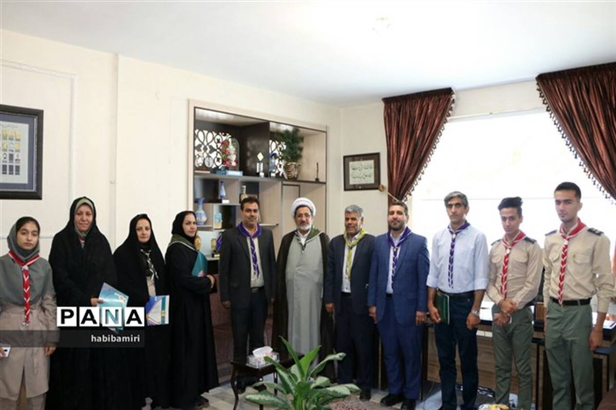 دیدارمدیرسازمان دانش آموزی استان اصفهان با مدیرآموزش وپرورش شهرضا
