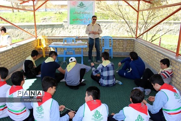 تجلیل ازمربیان پیشتازمنتخب نواحی ومناطق ۱۹ گانه و اردوی آموزشی - توجیهی اعضای تشکیلات دانش‌آموزی پیشتازان استان اردبیل
