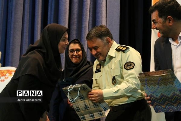آئین اختتامیه طرح مشارکت اجتماعی دانش آموزان شهر تهران در پیشگیری از آسیب‌های اجتماعی