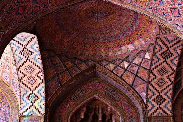 نصیرالملک؛ مسجدی از نور و رنگ