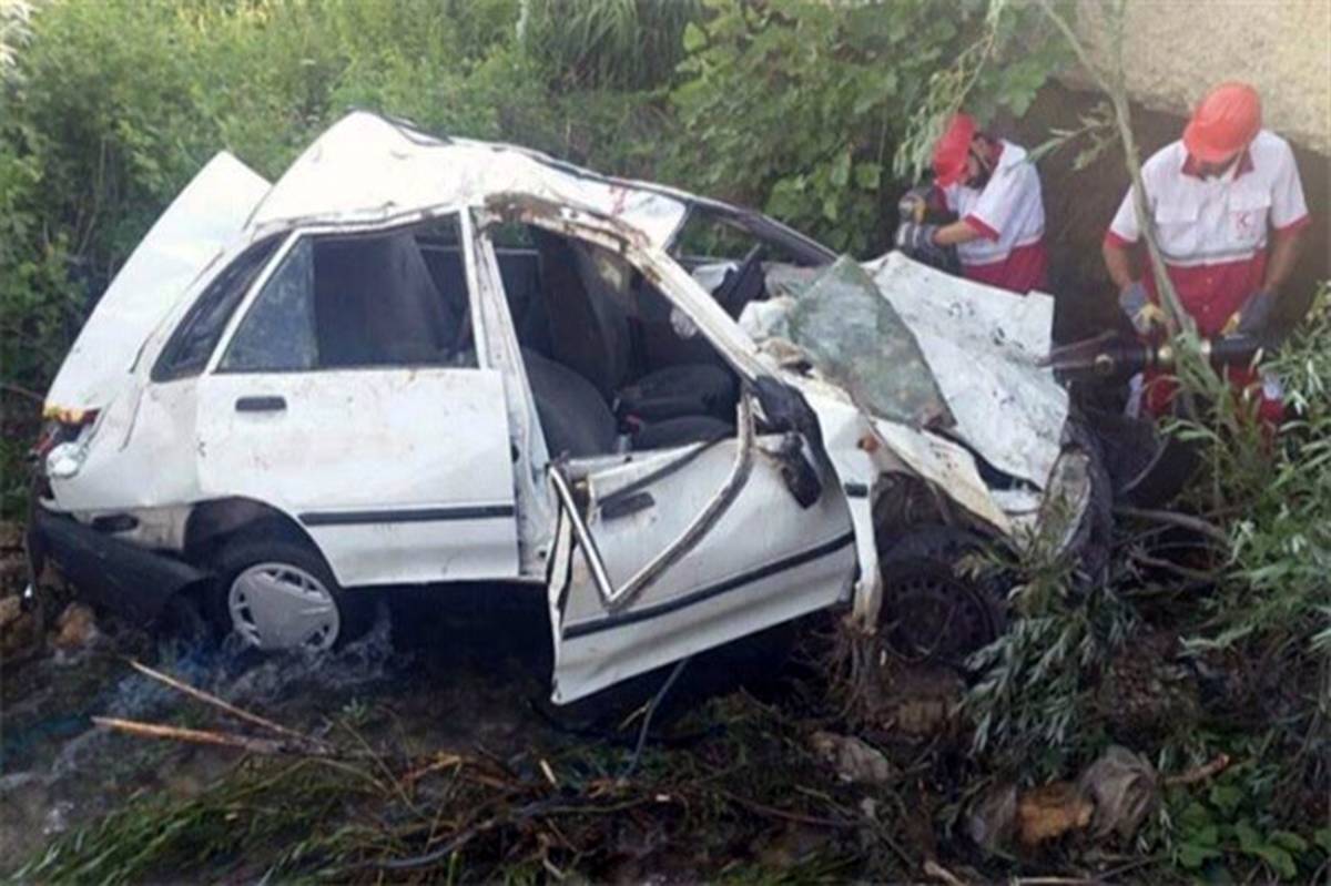 فوت یک نفر به دلیل سقوط خودرو به دره کوهسار