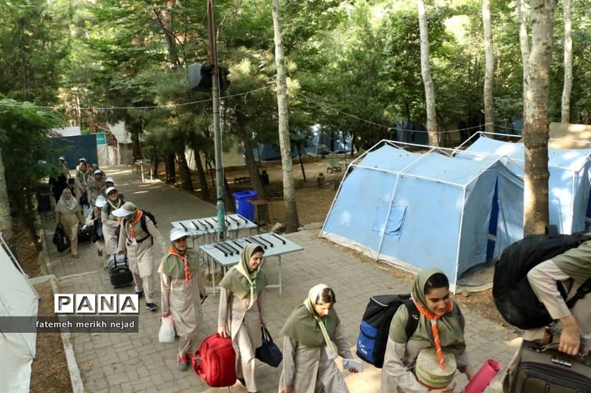 استقرار دانش‌آموزان پیشتاز اردوی ملی دختران در اردوگاه باهنر