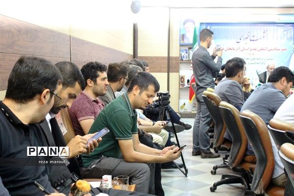 نشست خبری دبیر بنیاد بین اللملی غدیر استان آذربایجان غربی به‌مناسبت برنامه‌های دهه امامت و ولایت و گرامی‌‍داشت  روز خبرنگار