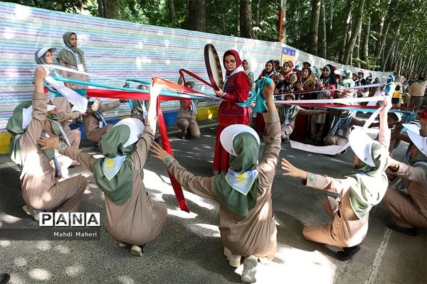 مراسم استقبال از دانش آموزان پیشتاز دختر در نهمین دوره اردوی ملی