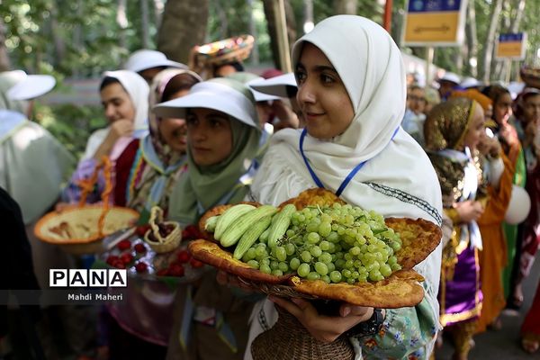 مراسم استقبال از دانش آموزان پیشتاز دختر در نهمین دوره اردوی ملی