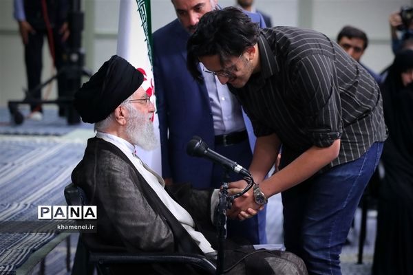 دیدار مدال‌آوران المپیادهای علمی و اعضای تیم ملی والیبال جوانان با رهبر انقلاب