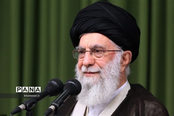 دیدار مدال‌آوران المپیادهای علمی و اعضای تیم ملی والیبال جوانان با رهبر انقلاب