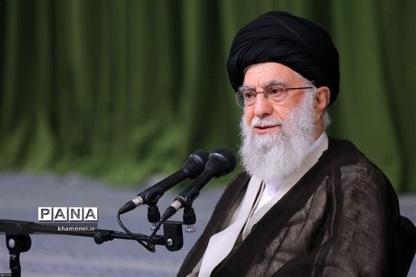 دیدار مدال‌آوران المپیادهای علمی و اعضای تیم ملی والیبال جوانان با رهبر انقلاب