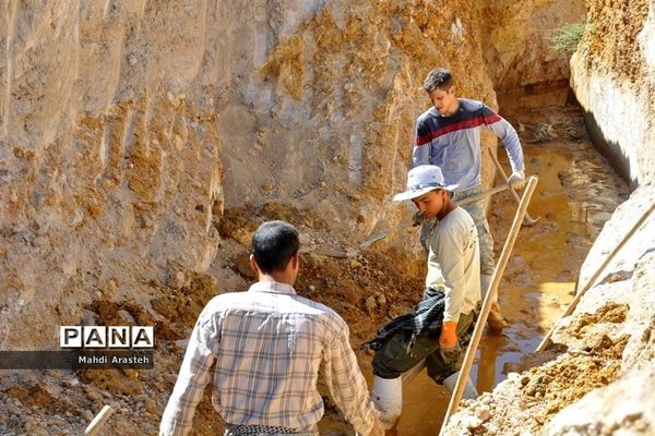 بازدید مسئولان از اردوی جهادی دانشجویان شهرستان خوسف