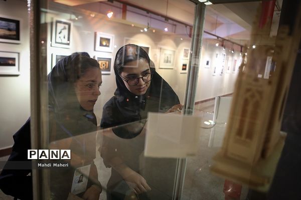 افتتاح نمایشگاه دستی تجسمی آثار دانش‌آموزان برگزیده مسابقات فرهنگی هنری