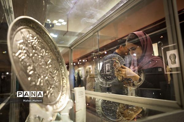 افتتاح نمایشگاه دستی تجسمی آثار دانش‌آموزان برگزیده مسابقات فرهنگی هنری