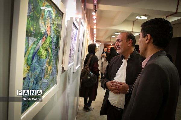افتتاح نمایشگاه دستی تجسمی آثار دانش‌آموزان برگزیده مسابقات فرهنگی هنری