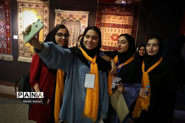 افتتاح نمایشگاه دستی تجسمی آثار دانش‌آموزان برگزیده مسابقات فرهنگی هنری