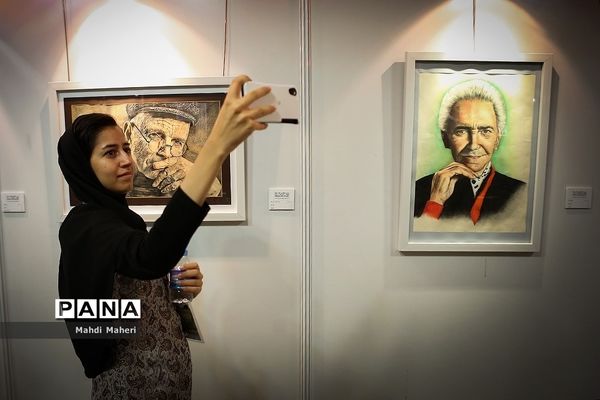 افتتاح نمایشگاه دستی تجسمی آثار دانش‌آموزان برگزیده مسابقات فرهنگی هنری