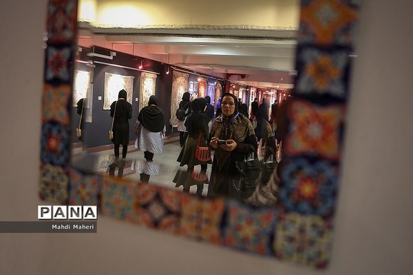 افتتاح نمایشگاه دستی تجسمی آثار دانش‌آموزان برگزیده مسابقات فرهنگی هنری