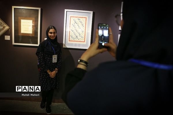 افتتاح نمایشگاه دستی تجسمی آثار دانش‌آموزان برگزیده مسابقات فرهنگی هنری