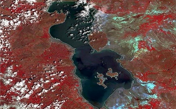 تغییر رنگ دریاچه ارومیه به دلیل رفع نسبی شوری آب است