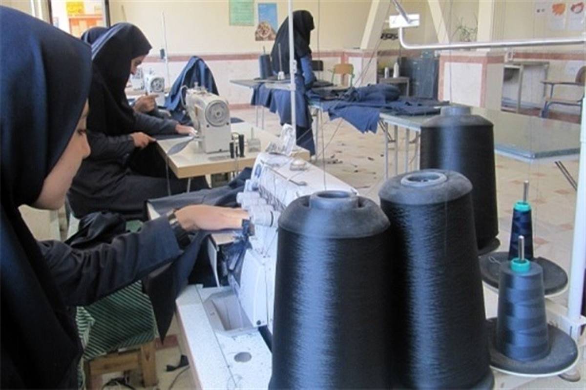ارتقاء کیفیت آموزشی همراه با تولید در هنرستان‌های استان همدان