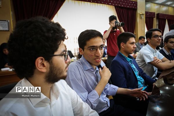 آیین تجلیل از رتبه های برتر کنکور سراسری سال 98