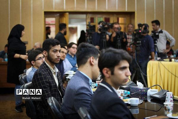 آیین تجلیل از رتبه های برتر کنکور سراسری سال 98