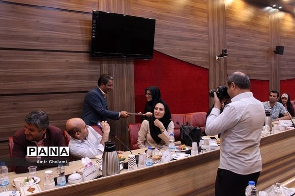 نشست مدیرکل آموزش و پرورش شهرستان‌های استان تهران با اصحاب رسانه