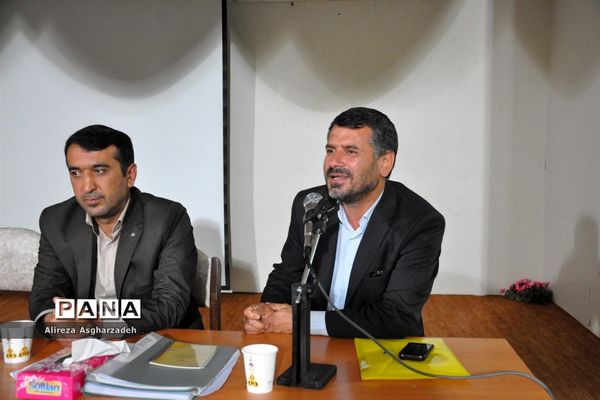 جلسه بررسی سرویس مدارس