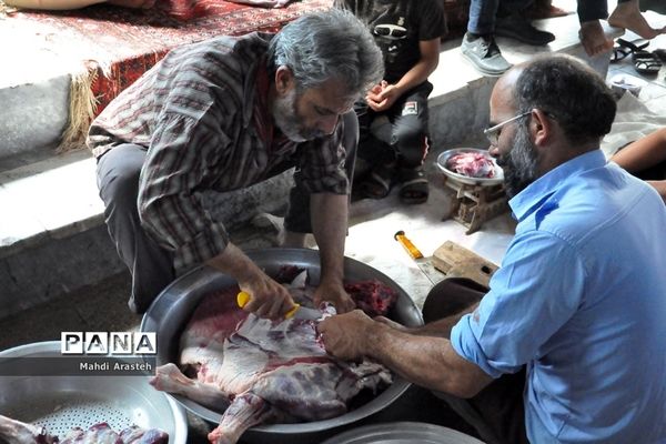 تقسیم گوشت نذری بین نیازمندان شهرستان خوسف