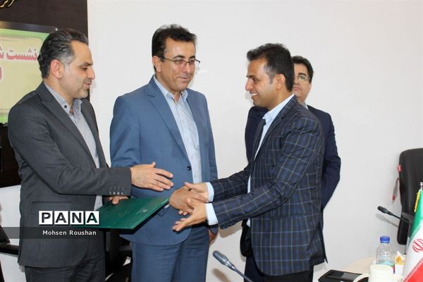 نشست شورای معاونان آموزش و پرورش استان بوشهر با خبرنگاران