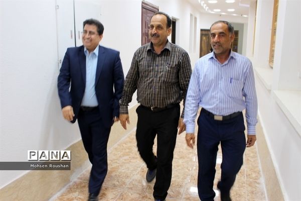 نشست شورای معاونان آموزش و پرورش استان بوشهر با خبرنگاران