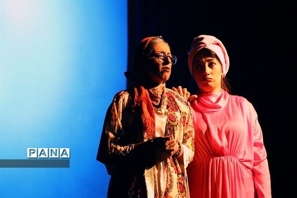 اجرای نمایش «از گوشۀ تبریز تا پرده های ترابزون»