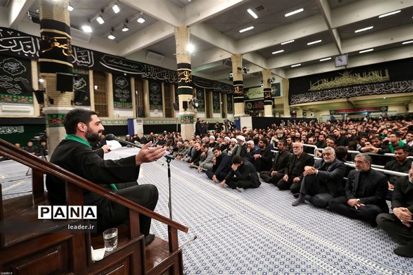 اولین شب عزاداری حضرت اباعبدالله الحسین (ع) با حضور مقام معظم رهبری