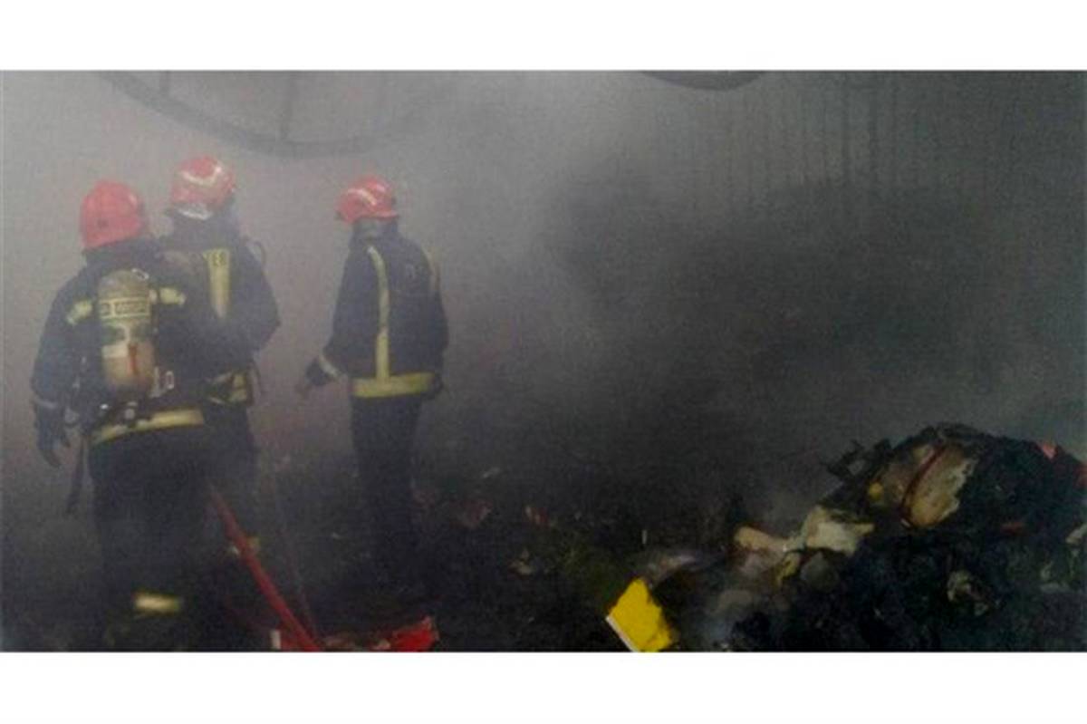 آتش سوزی انبار کفش در پشت بازار چرم تبریز اطفاء حریق شد