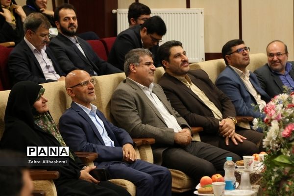 مراسم تقدیر از برگزیدگان کنکور98 شهر تهران