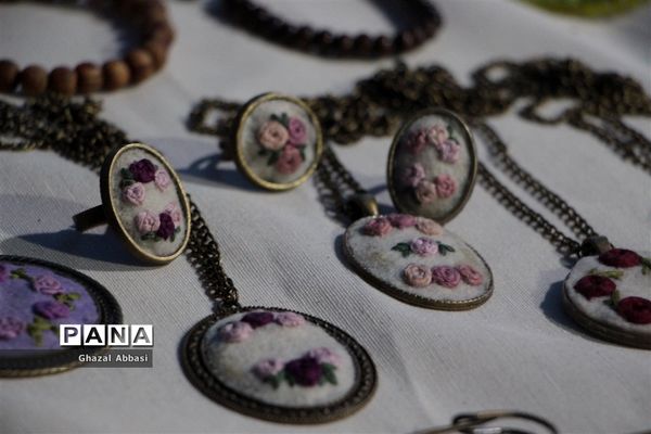 نمایشگاه هنری دست آفرین