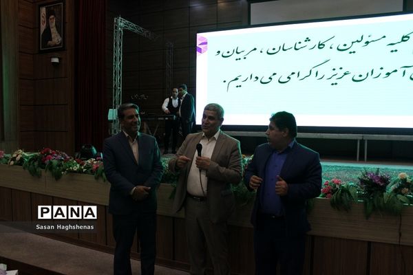 آیین تجلیل ازمعلمان و دانش‌آموزان نام آور مسابقات کشوری در رشته‌های ورزشی